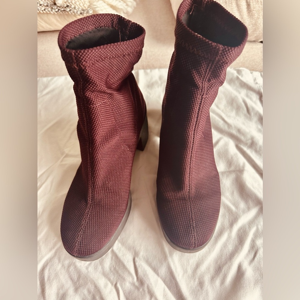 TopShop Made in Italy Women Burgundy Spandex Ankle Slip on Boots size 39/8